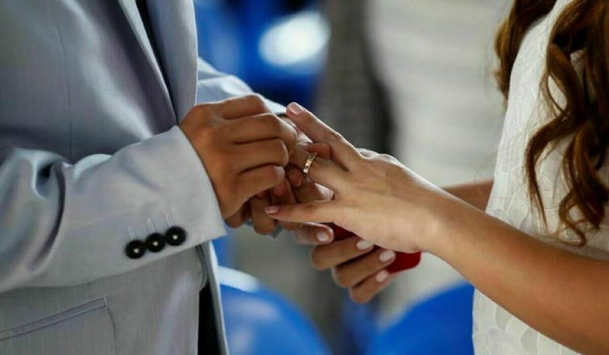 Promessa sposa tradita trasforma il matrimonio da 40mila euro in una festa: «Sono libera!»