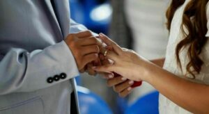 Promessa sposa tradita trasforma il matrimonio da 40mila euro in una festa: «Sono libera!»