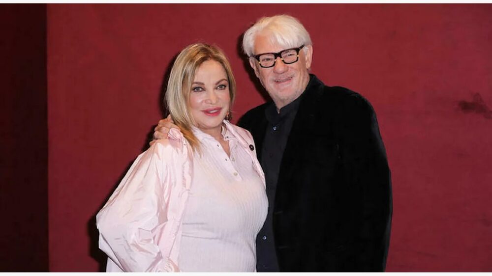 Simona Izzo e la strana dieta con Ricky Tognazzi: "Resistiamo alla fame notturna grazie al sesso"