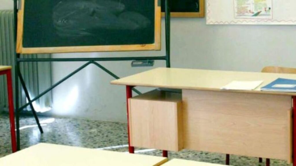 Nel suo primo anno nemmeno un appello in classe. Ma il prof fantasma aveva un trucco per farla franca