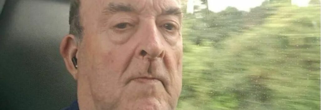 Vedovo e pensionato si innamora di una donna: «Era una truffa, ora dormo in strada»