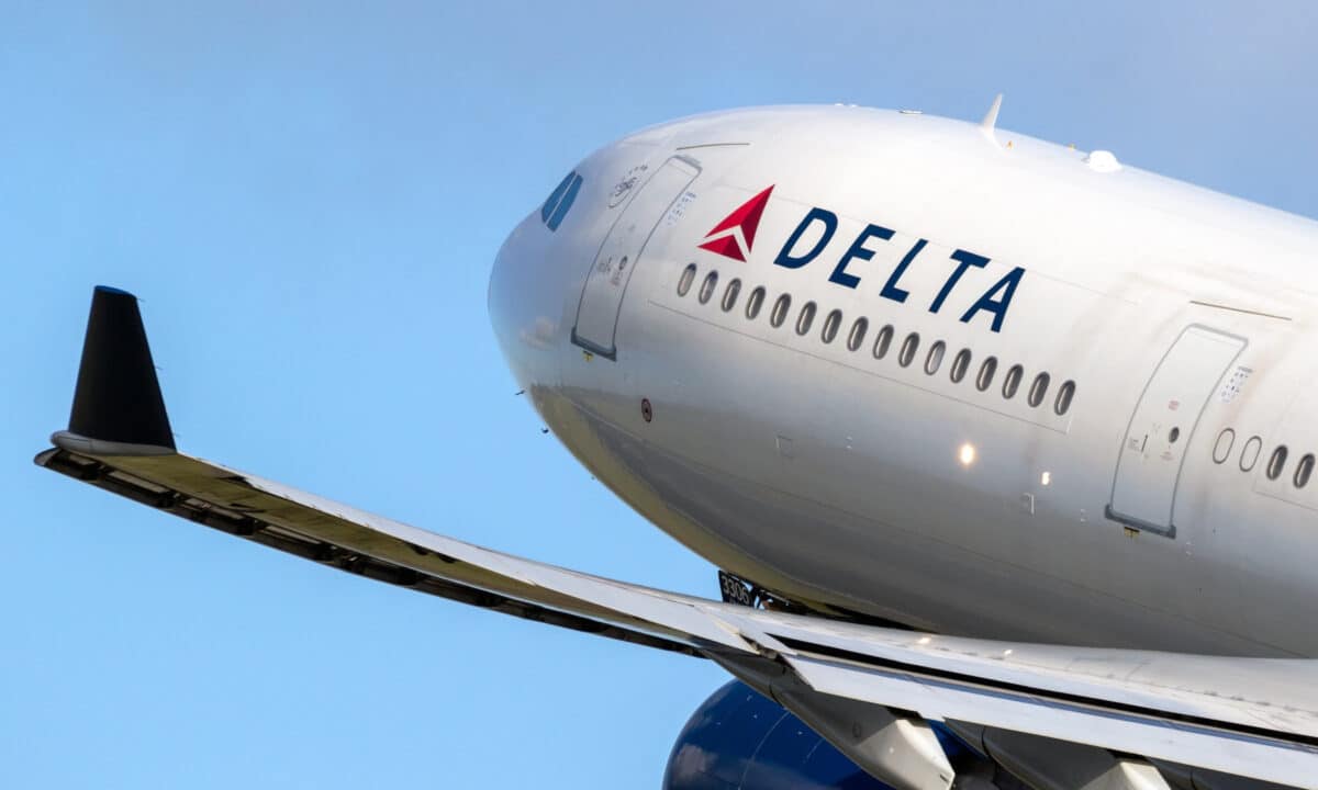 Viaggio da incubo a 10mila metri di altezza: piove qualcosa di disgustoso sui passeggeri