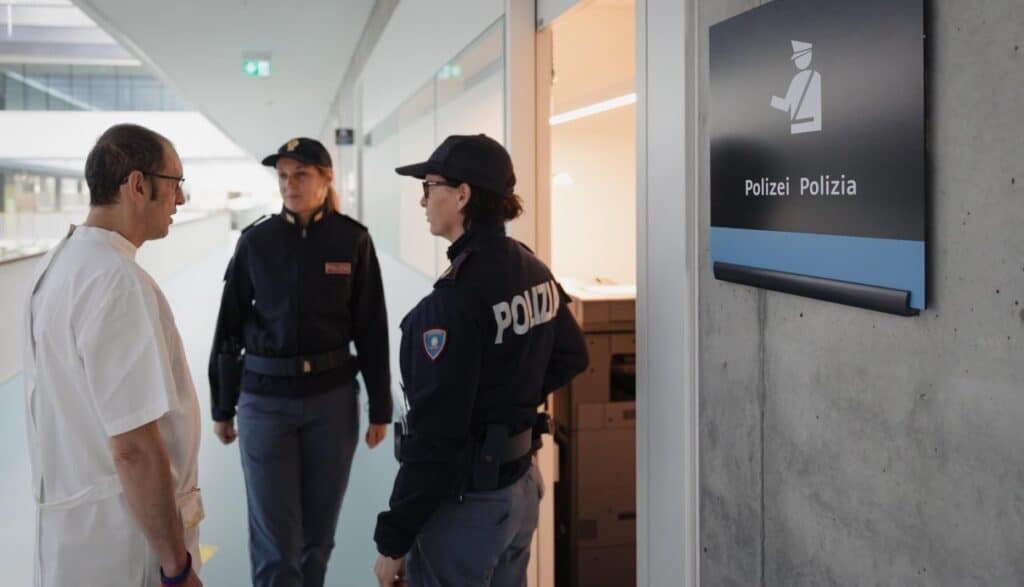 Bolzano, medico accoltellato in ospedale