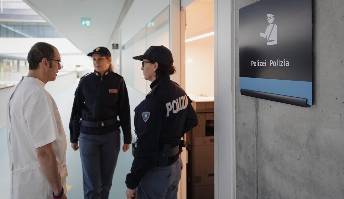 Bolzano, medico accoltellato in ospedale