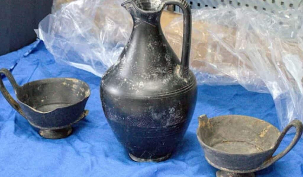 reperti etruschi soffitta restituire