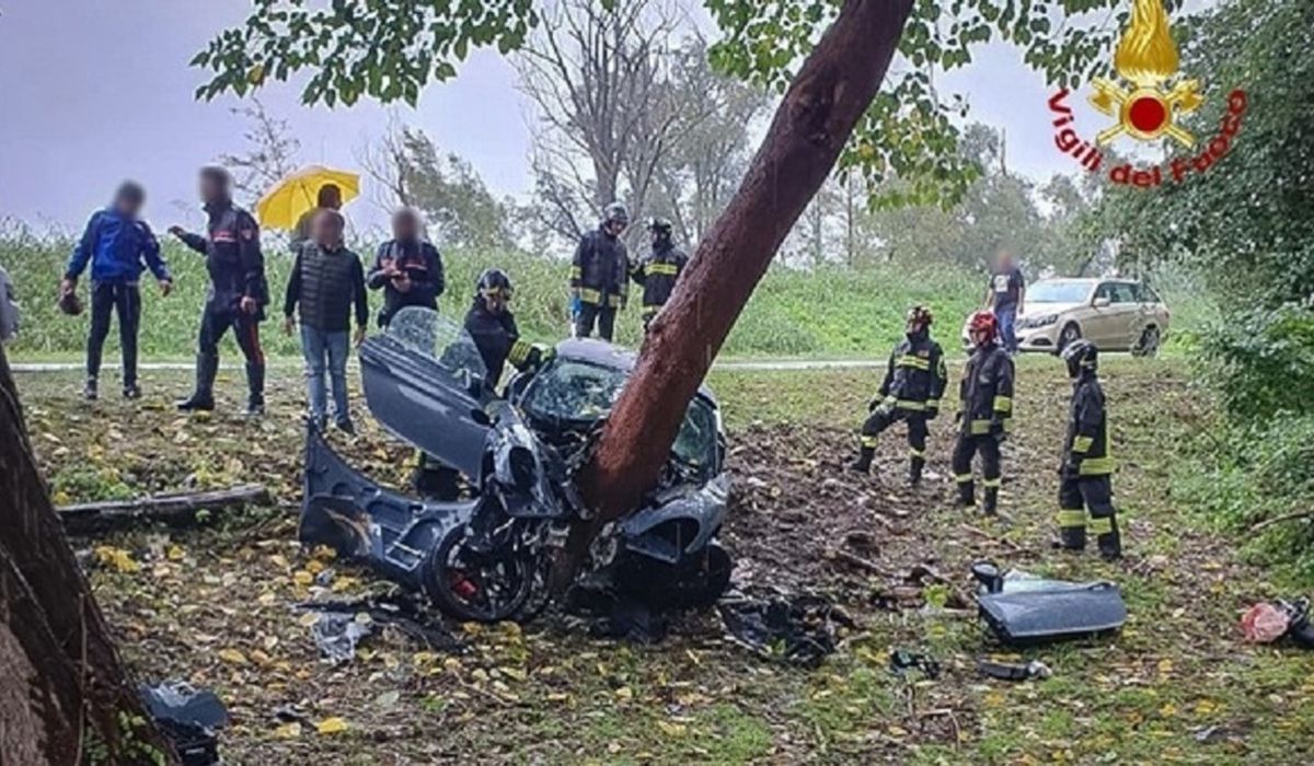 rovigo porche contro albero