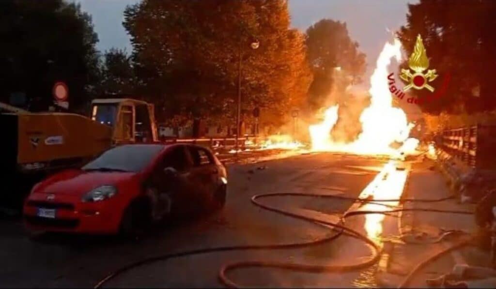 tranciati tubi gas esplode palazzina