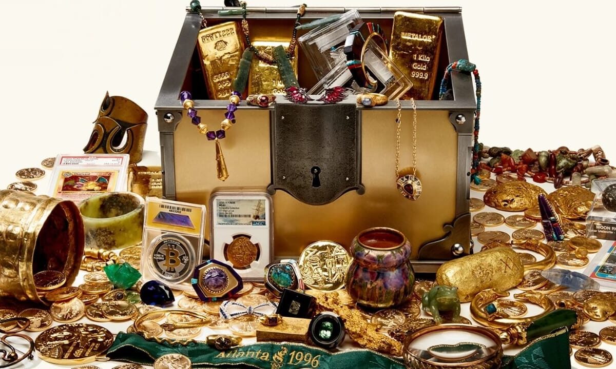 Caccia al tesoro: nasconde 2 milioni e poi pubblica sul web gli indizi per trovarli